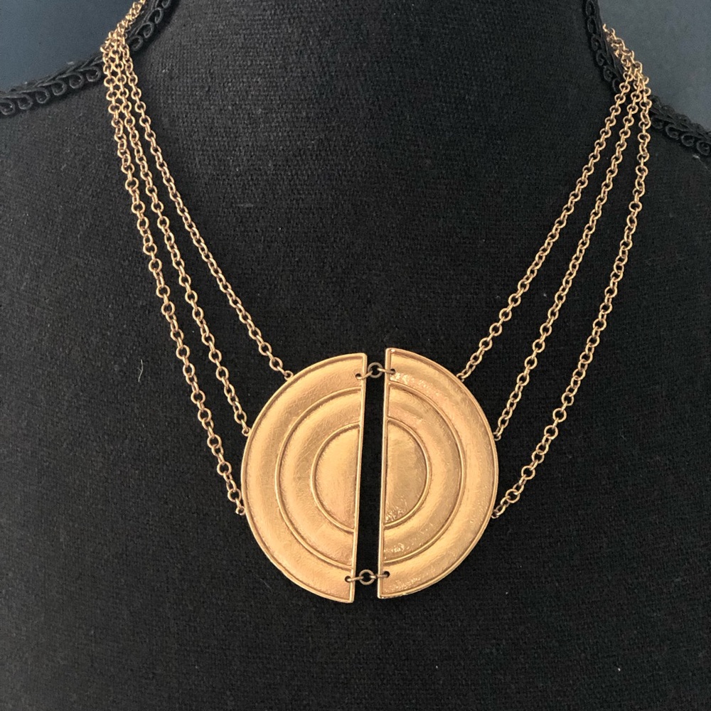 Gold circle necklace